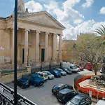 Independence Malta 公寓