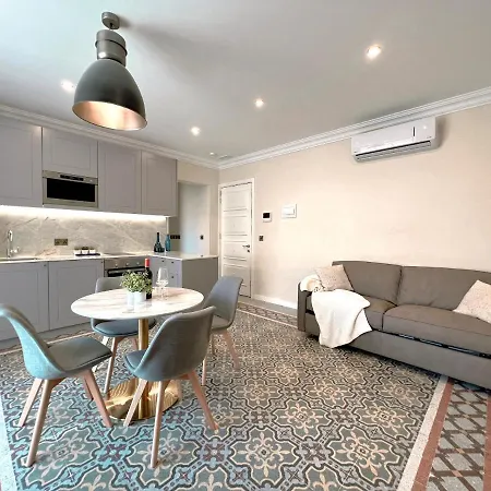 Independence Malta * バレッタ